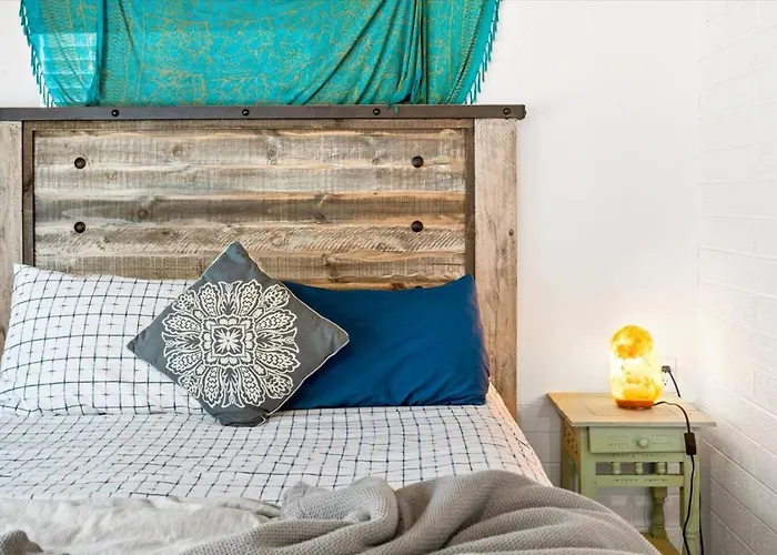 Creekside Retreat | Oak Creek Hot Tub Escape