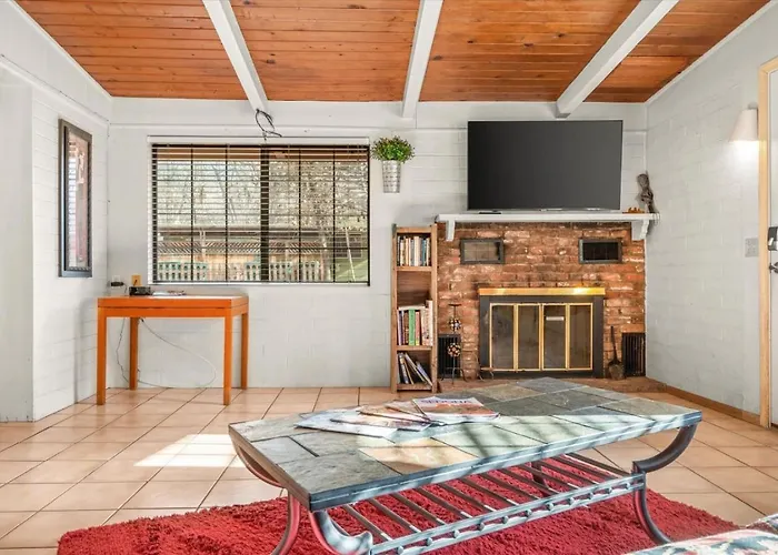 Creekside Retreat | Oak Creek Hot Tub Escape