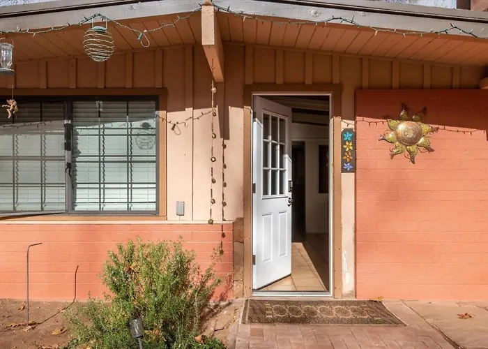 Creekside Retreat | Oak Creek Hot Tub Escape *